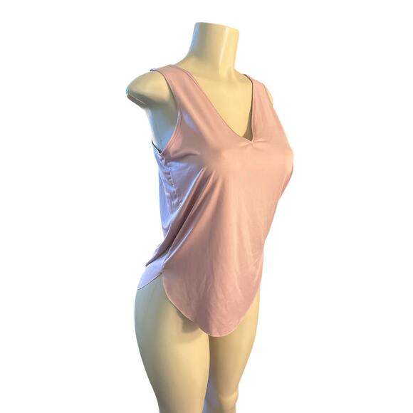NWT Women One Size Onzie Glossy V Tank Top Hot Yoga Light Pink Sleeveless - Picture 1 of 7